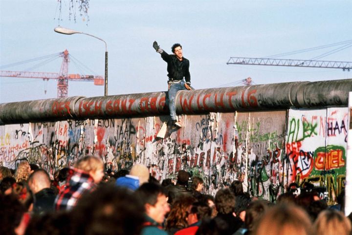 Risultati immagini per muro berlino 89